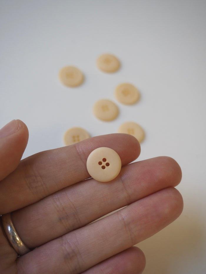 FOLK Flat-Rimmed Corozo Buttons 12mm/20L