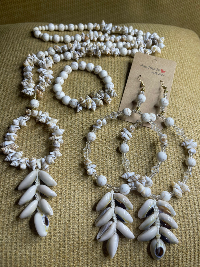Cowrie Set (Bracelet, Necklace, Earrings)