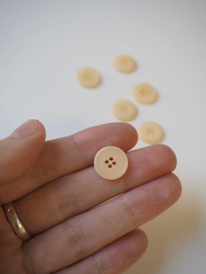 FOLK Flat-Rimmed Corozo Buttons 12mm/20L