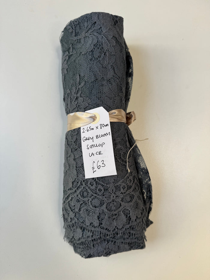 Grey Bloom Scallop Lace Remnant