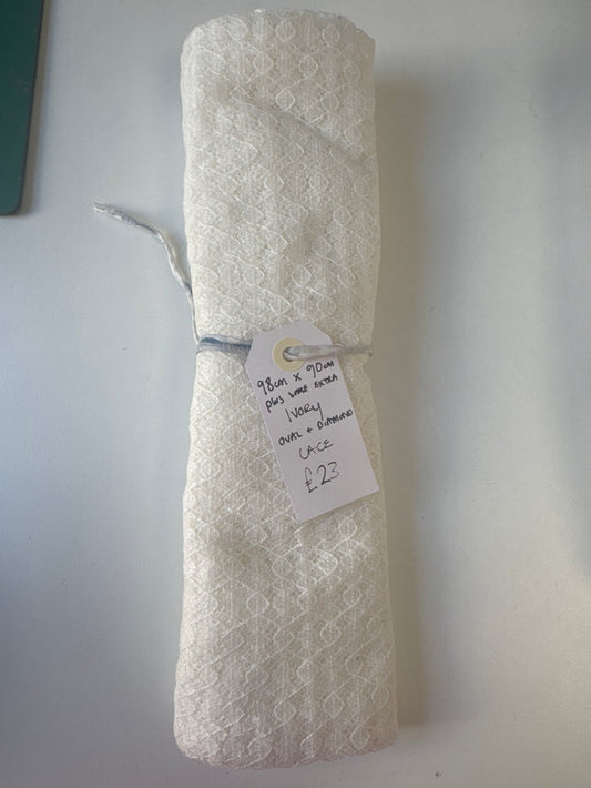 Ivory Oval + Diamond Lace Remnant