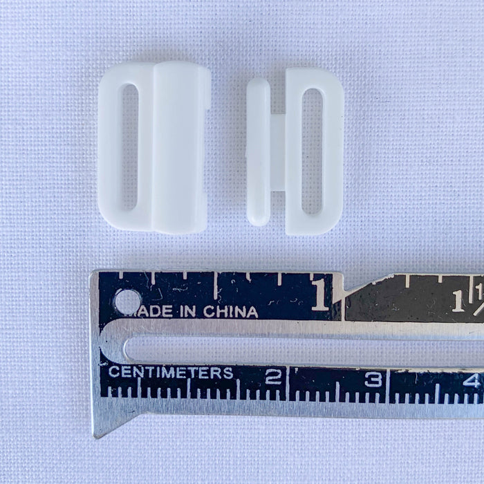Plastic swimwear clasps - Mixed pack of 9