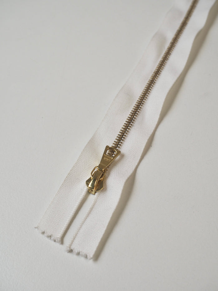 Riri 40cm/16inch White Narrow Gold Metal Teeth Zips