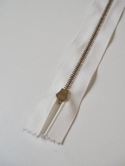 Riri 40cm/16inch White Narrow Gold Metal Teeth Zips