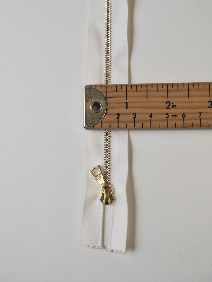 Riri 40cm/16inch White Narrow Gold Metal Teeth Zips
