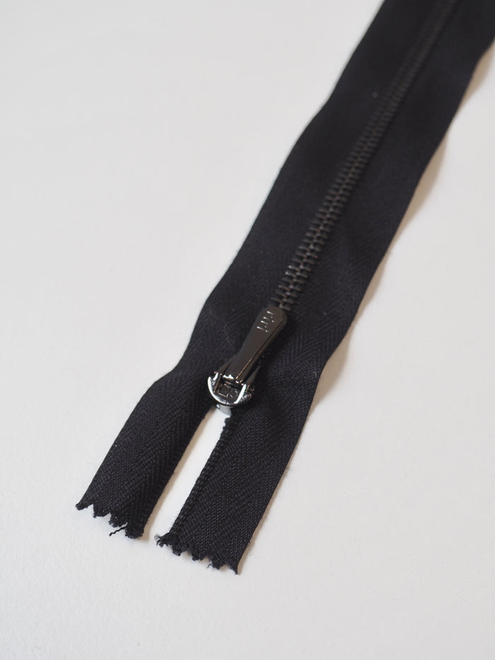 Riri 45cm/17.5inch Narrow Gunmetal Metal Teeth Zips