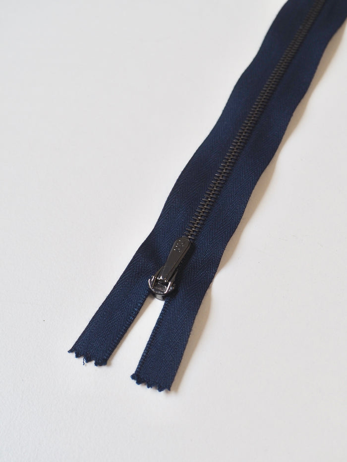Riri 45cm/17.5inch Narrow Gunmetal Metal Teeth Zips