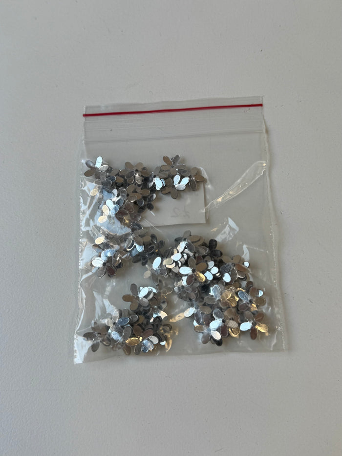 Silver Flower Sequins 5g