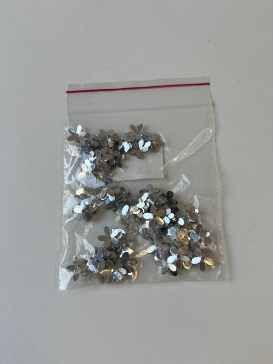 Silver Flower Sequins 5g