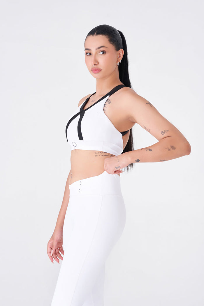 Sleek White Sports Bra & Legging Set