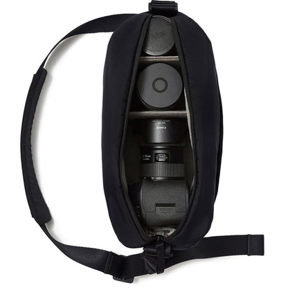 Urth Crossbody Bag 5L (Black)