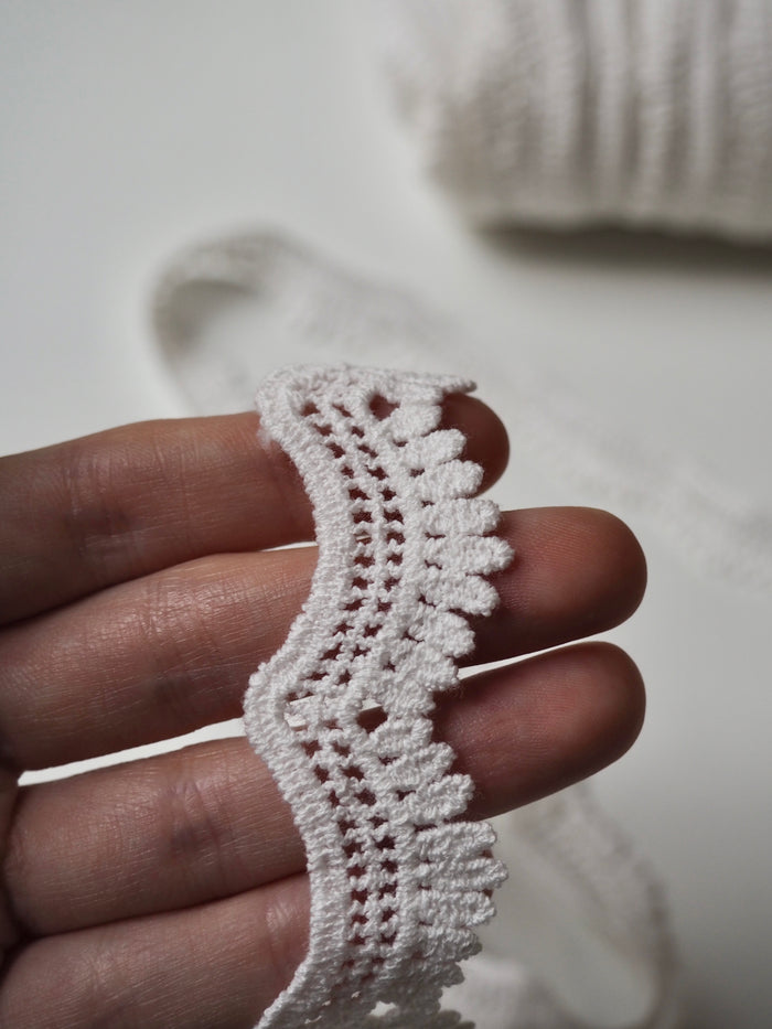 White Cotton Leaf Scallop Lace Trim 20mm