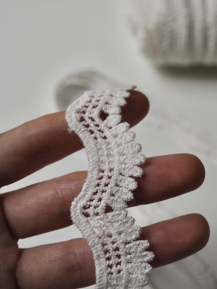 White Cotton Leaf Scallop Lace Trim 20mm
