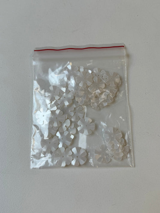 White Flower Sequins 4g