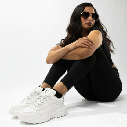 White Lightweight Chunky Sports Shoes for women