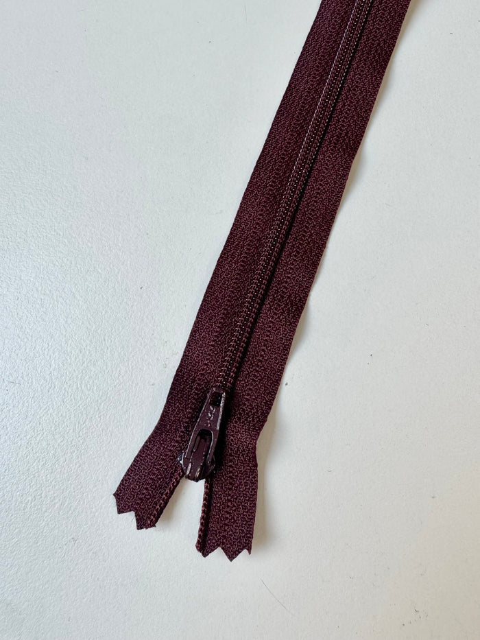 YKK 55cm/21.5inch Mahogany Standard Zips