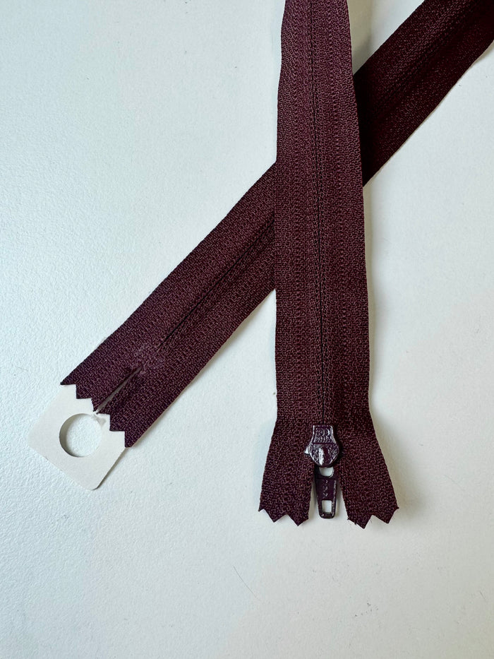 YKK 55cm/21.5inch Mahogany Standard Zips