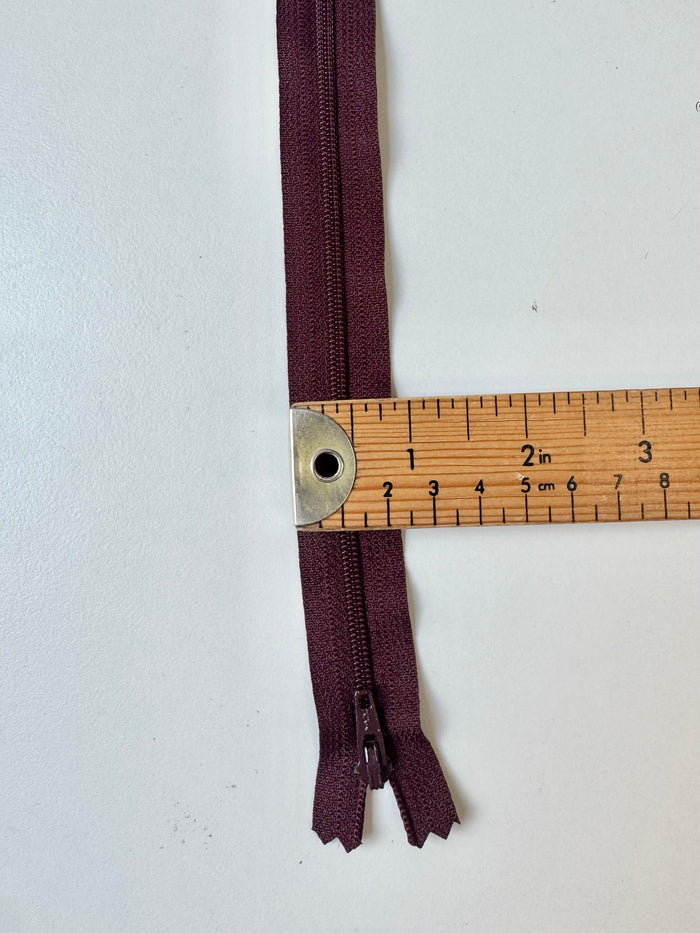 YKK 55cm/21.5inch Mahogany Standard Zips