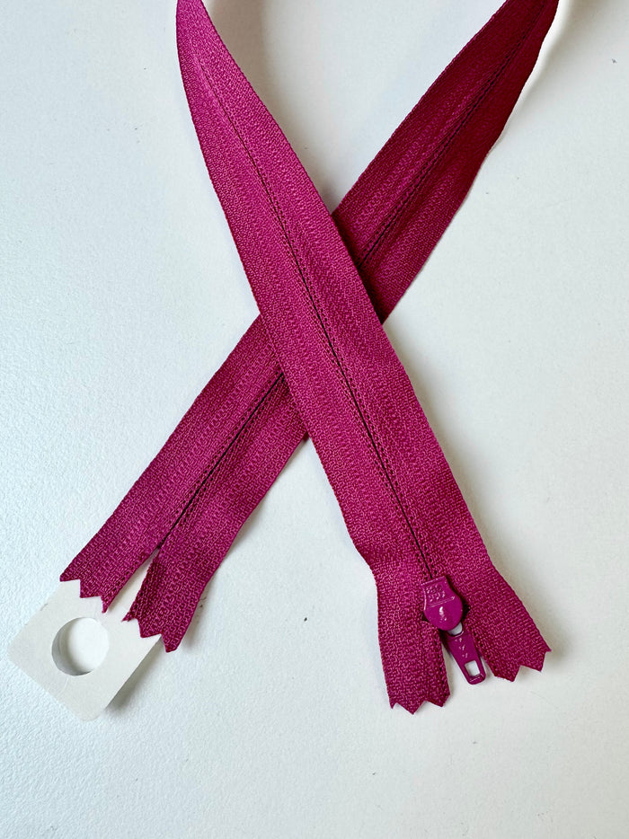 YKK 56cm/22inch Magenta Standard Zips