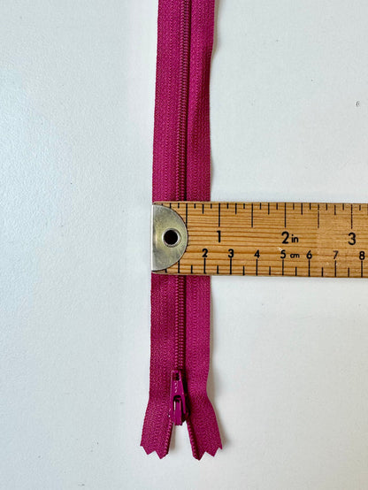 YKK 56cm/22inch Magenta Standard Zips